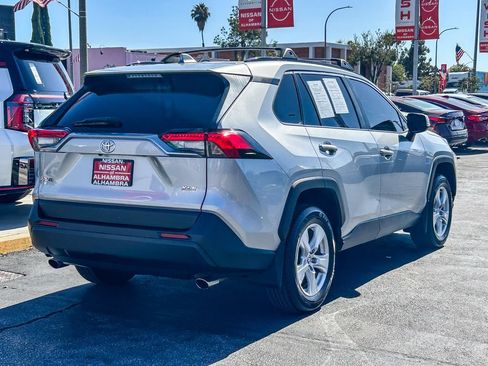 Used 2021 Toyota RAV4 XLE w/ Carpet Mat Package (TMS) FWD image 7