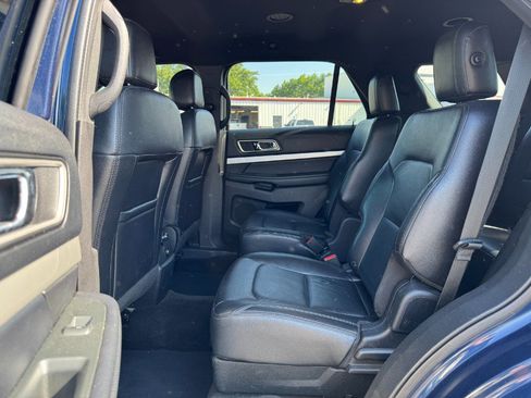 Used 2017 Ford Explorer XLT w/ Equipment Group 202A AWD/4WD image 16