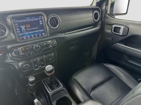 Used 2021 Jeep Gladiator Overland w/ Popular Equipment Package AWD/4WD image 29