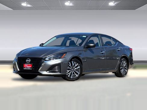 Used 2025 Nissan Altima 2.5 SV image 23