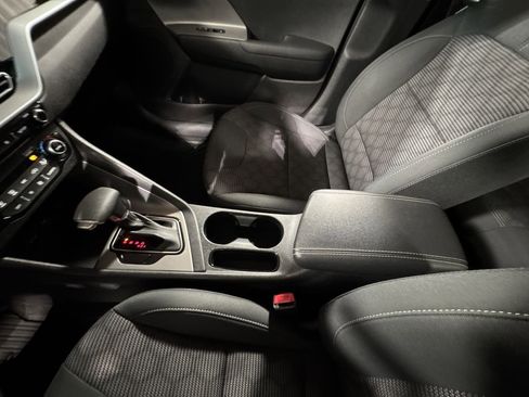 Certified 2022 Kia Niro LX image 28