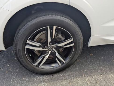 Used 2018 Volvo XC60 T6 R-Design w/ Convenience Package image 12