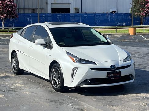 Used 2022 Toyota Prius Limited w/ Premium Convenience Package FWD image 3