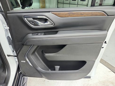 Used 2023 Chevrolet Suburban Premier image 44