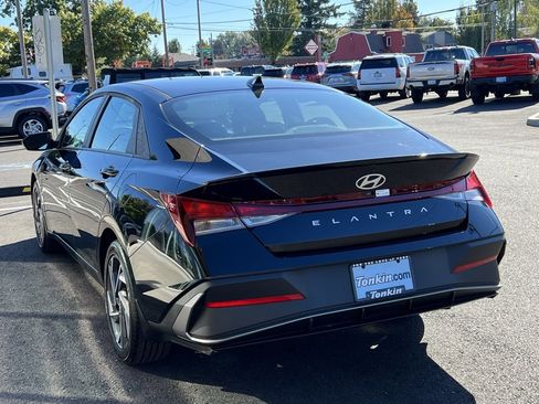 Certified 2025 Hyundai Elantra Sport image 4