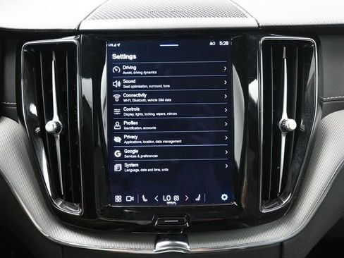 Used 2022 Volvo XC60 B6 R-Design w/ Protection Package Premier image 15