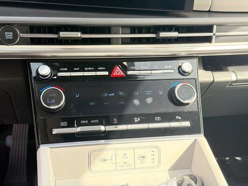 Certified 2025 Hyundai Santa Fe SEL w/ Tow & Go Package FWD image 15