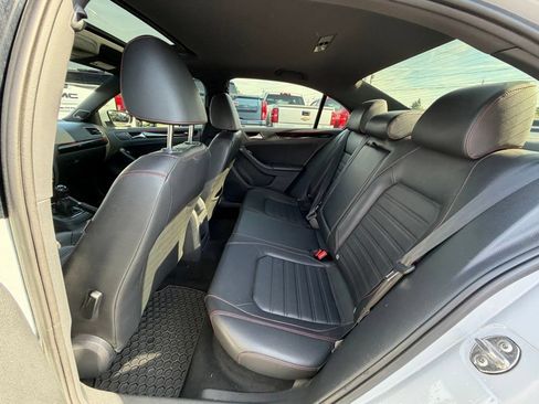 Used 2017 Volkswagen Jetta GLI FWD image 27