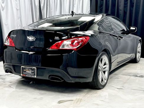 Used 2011 Hyundai Genesis 3.8 image 6