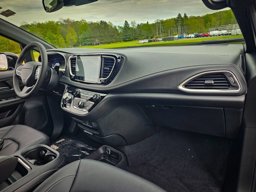 New 2027 Chrysler Pacifica Select AWD/4WD image 41