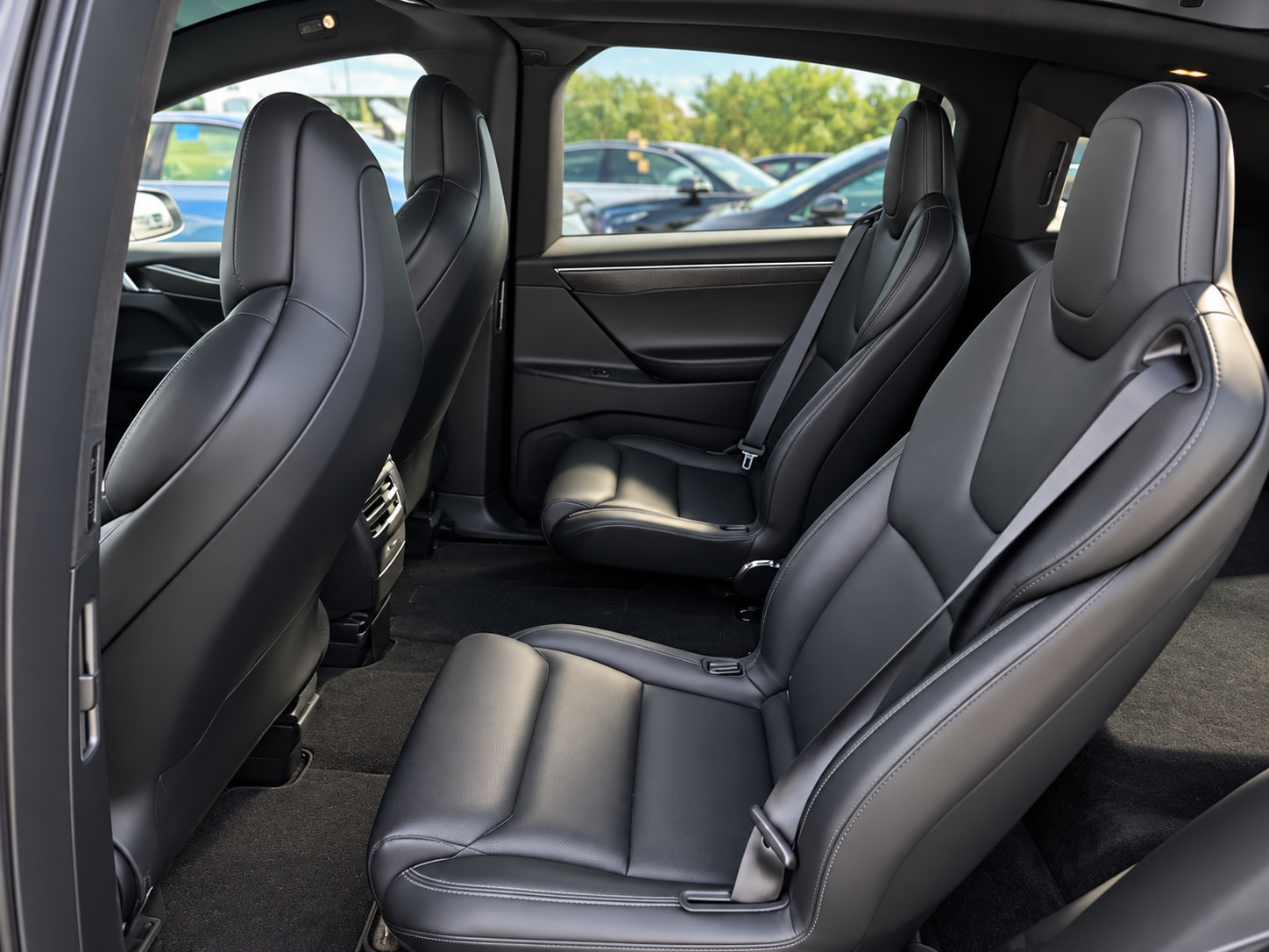 Used 2018 Tesla Model X 100D AWD/4WD image 3