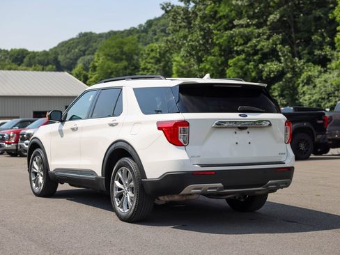 Used 2023 Ford Explorer XLT AWD/4WD image 7