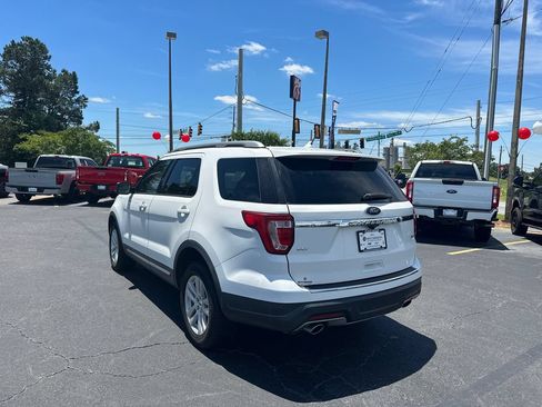 Used 2018 Ford Explorer XLT AWD/4WD image 5