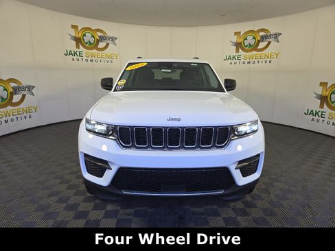 Used 2023 Jeep Grand Cherokee Laredo w/ Luxury Tech Group I AWD/4WD image 2