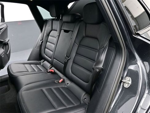 Used 2025 Porsche Macan image 19