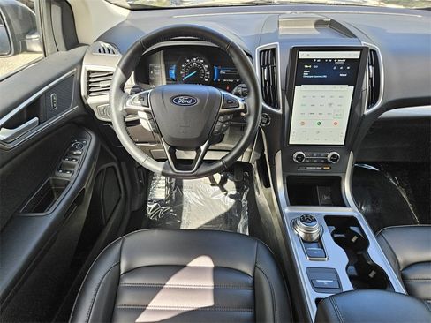 Used 2024 Ford Edge SEL image 6