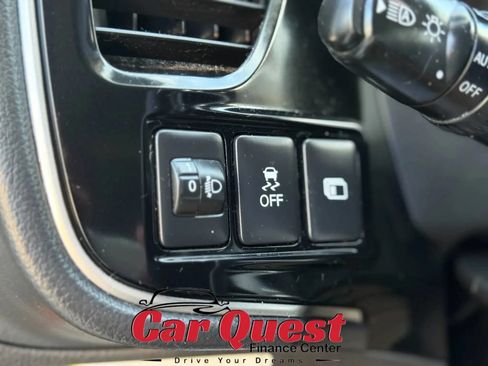 Used 2017 Mitsubishi Outlander GT AWD/4WD image 34