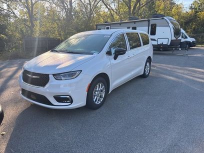 New 2026 Chrysler Pacifica Select