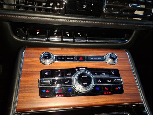 Used 2020 Lincoln Aviator Reserve w/ Equipment Group 202A image 16