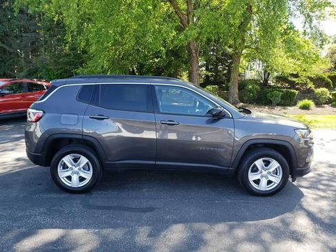 Used 2022 Jeep Compass Latitude AWD/4WD image 2