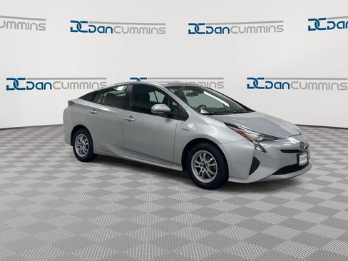 Used 2017 Toyota Prius Two FWD image 2