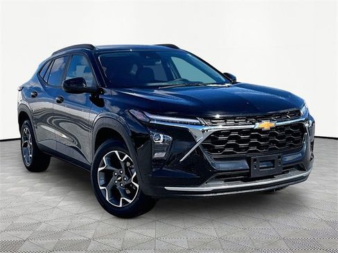 Used 2025 Chevrolet Trax LT w/ LT Convenience Package image 1