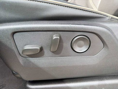 Used 2024 GMC Yukon SLT image 20