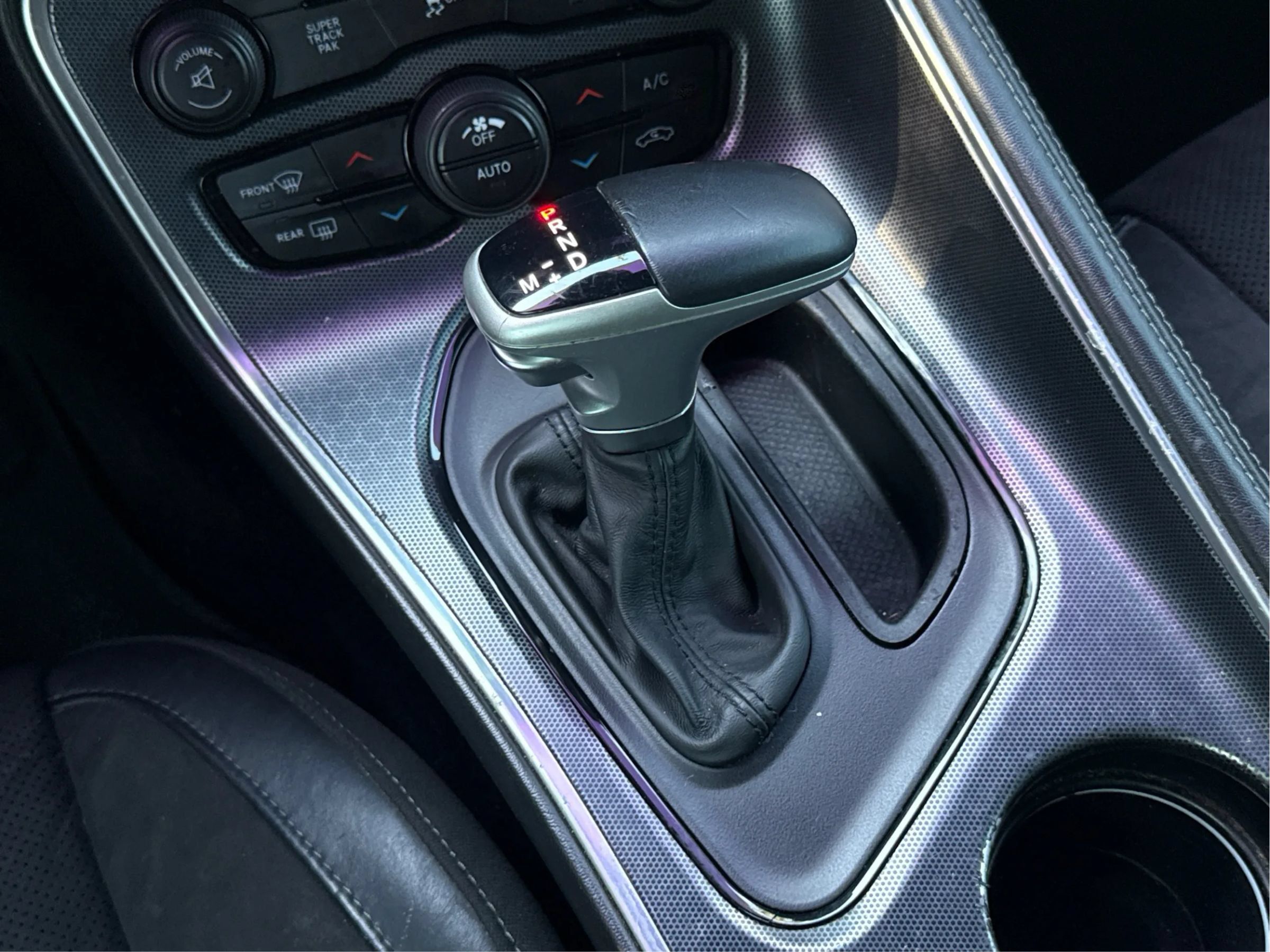 Used 2015 Dodge Challenger R/T Scat Pack w/ Leather Interior Group RWD image 30