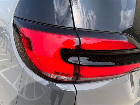 Used 2025 Chrysler Pacifica Select FWD image 28