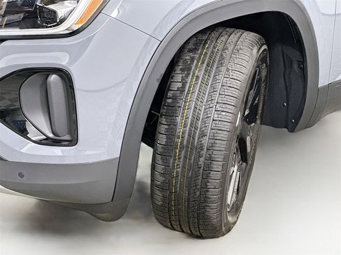 New 2025 Volkswagen Atlas Cross Sport SE image 25