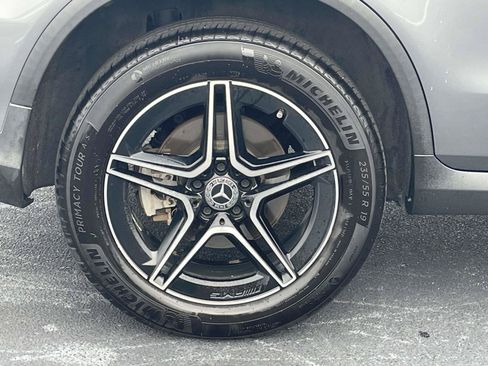 Used 2022 Mercedes-Benz GLC 300 4MATIC w/ AMG Line image 9