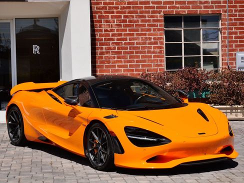 Used 2024 McLaren 750S RWD image 1