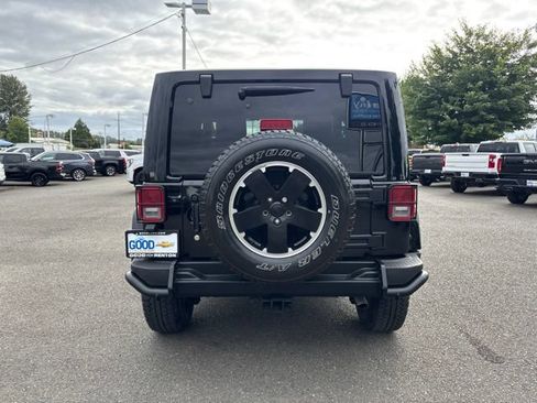 Used 2012 Jeep Wrangler Rubicon w/ Trailer Tow Group AWD/4WD image 4