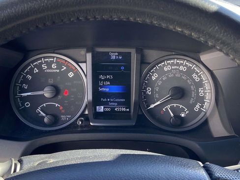 Used 2022 Toyota Tacoma TRD Sport w/ Technology Package AWD/4WD image 36
