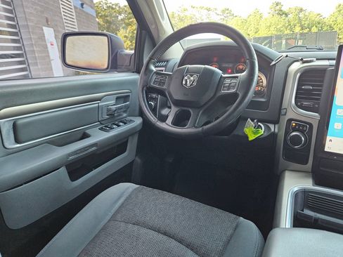 Used 2017 RAM 1500 Big Horn RWD image 9