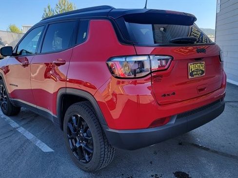 Used 2024 Jeep Compass Latitude w/ Convenience Group AWD/4WD image 8