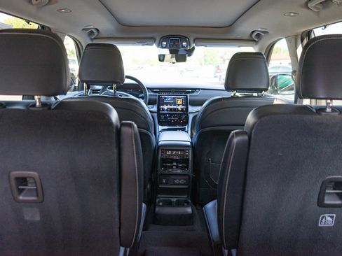 Used 2022 Jeep Grand Cherokee L Limited w/ Luxury Tech Group II AWD/4WD image 29