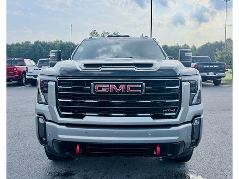 Used 2024 GMC Sierra 2500 AT4 w/ Technology Package AWD/4WD image 3