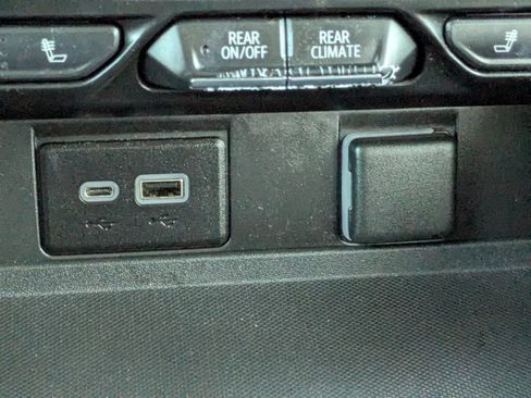 Used 2021 Chevrolet Tahoe Z71 w/ Z71 Signature Package image 25