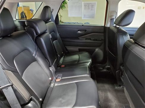Used 2023 Nissan Pathfinder SL w/ Black Appearance Package image 13