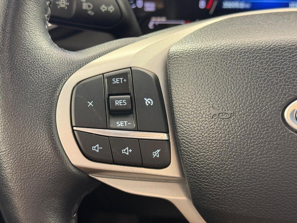 Used 2023 Ford Explorer XLT w/ Equipment Group 202A AWD/4WD image 25