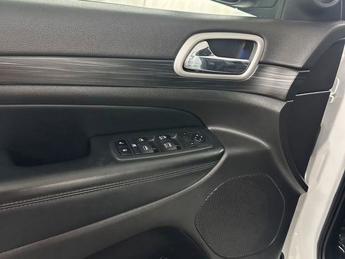 Used 2020 Jeep Grand Cherokee Altitude AWD/4WD image 9