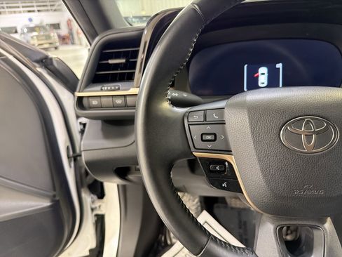 Used 2023 Toyota Crown XLE image 14