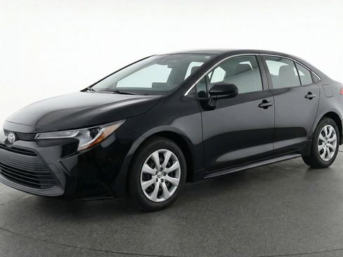 Used 2025 Toyota Corolla LE FWD image 3