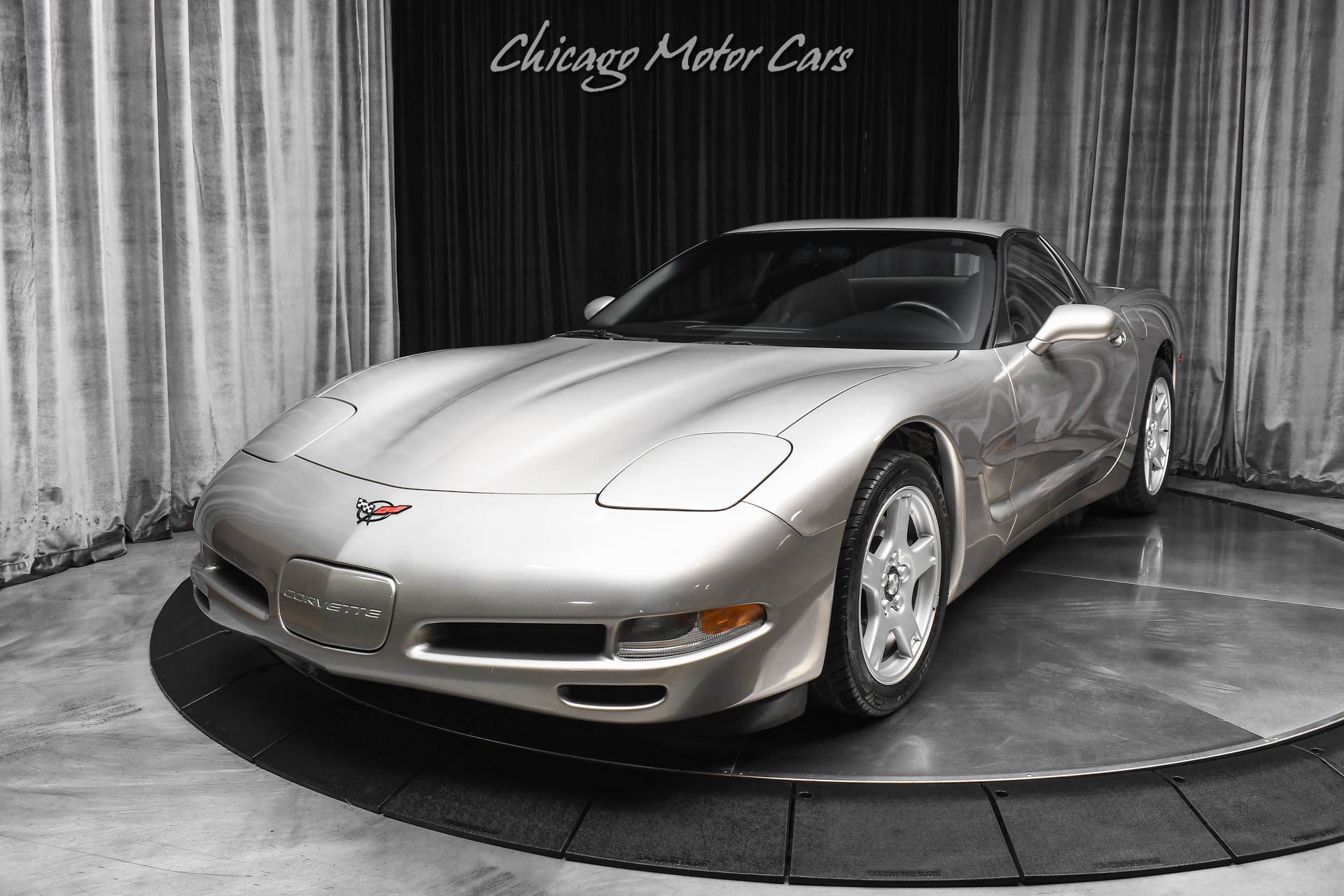 Used 1999 Chevrolet Corvette Coupe w/ Lighting Pkg RWD image 2
