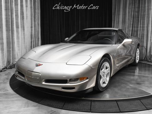 Used 1999 Chevrolet Corvette Coupe w/ Lighting Pkg RWD image 2