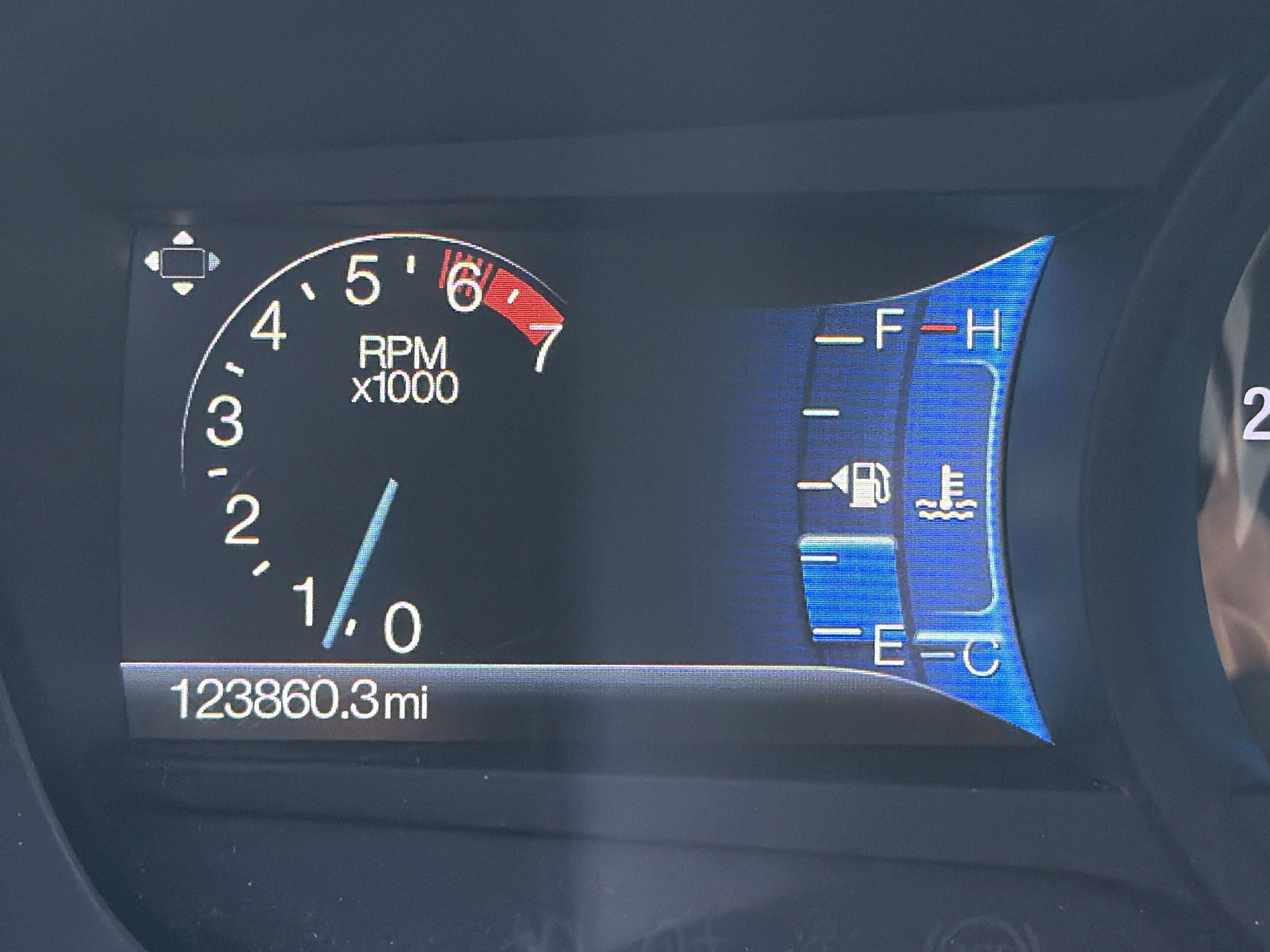 Used 2015 Ford Expedition Platinum RWD image 2