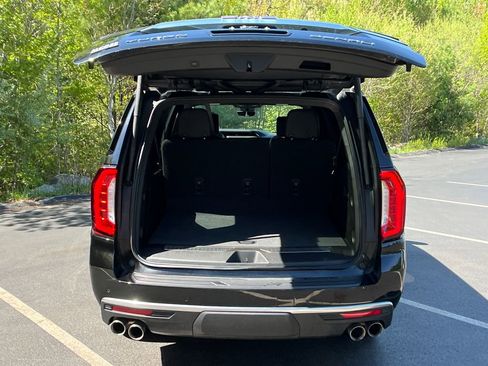 Used 2023 GMC Yukon XL Denali w/ Denali Reserve Package AWD/4WD image 10