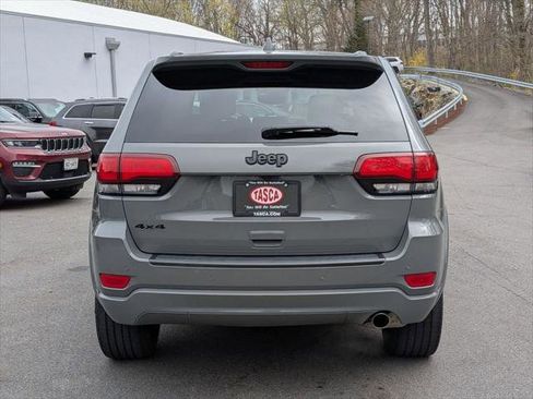 Certified 2022 Jeep Grand Cherokee Laredo X AWD/4WD image 4