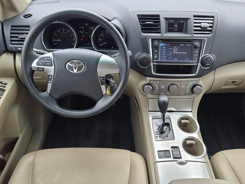 Used 2013 Toyota Highlander Plus image 24